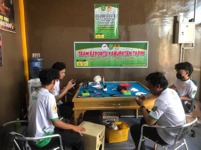 FOKUS: Salah satu tim E-sport sedang bertanding di Kejurprov E-Sport Kalsel 2021.
