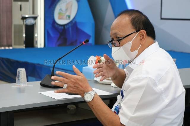 AMBIL KEPUTUSAN: Dirut PDAM Intan Banjar Syaiful Anwar memastikan akan memperluas jaringan perpipaan khususnya di wilayah enam kecamatan yang belum terakomodir air bersih PDAM Intan Banjar. | FOTO: M RIFANI/RADAR BANJARMASIN