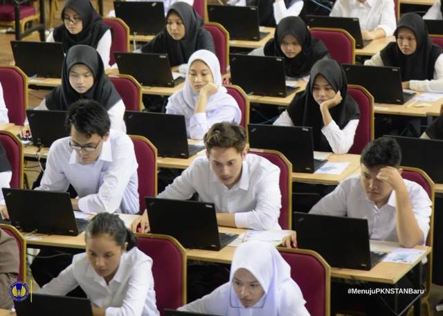 INCAR FORMASI: Tes seleksi CPNS tahun sebelumnya. Sejak dibuka pada 30 Juni lalu,  pelamar seleksi CPNS  mencapai 785 orang. | FOTO: DOK/JPG