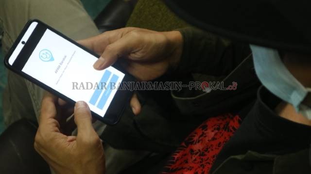 PELAYANAN DIGITAL: Aplikasi pelayanan online RS Damanhuri Barabai masuk Top 99. Namun masih ada warga yang mengeluhkan aplikasi tersebut. | FOTO JAMALUDDIN/RADAR BANJARMASIN
