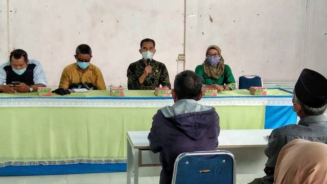 BEKAL: Camat Sungai Loban Rusdiansyah memberikan sambutan saat membuka bimbingan teknis pengelola Bumdes di sana, Kamis (15/7) tadi.