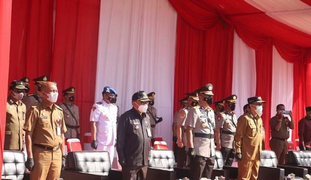 HIBAH: Sekretaris Daerah Pemkab Tala H Dahnial Kifli menghadiri upacara pembukaan pendidikan Bintara Polri di Banjarbaru.