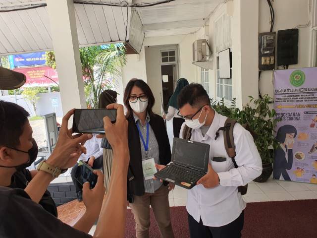 Dalam lanjutan sidang class action di Pengadilan Tata Usaha Negara (PTUN) Banjarmasin kemarin (28/7), tim advokasi korban Banjir Kalsel membawa sejumlah alat bukti.