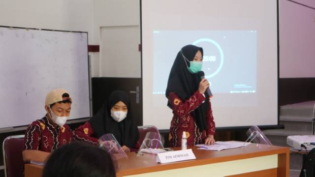 KOMPETISI: Para peserta Lomba Mengajar Educational Days 2021 unjuk kebolehan di depan juri. | FOTO: UKM FKIP FOR RADAR BANJARMASIN