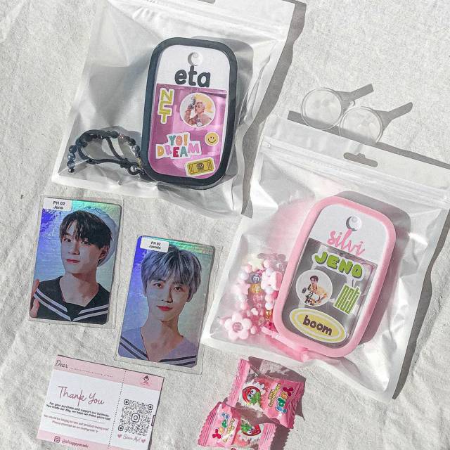 USAHA KREATIF: Custom hand sanitizer ini bisa dihias sesuai permintaan pembeli. Paling laku bertema K-Pop. Foto: FELICIA REGINA FOR RADAR BANJARMASIN