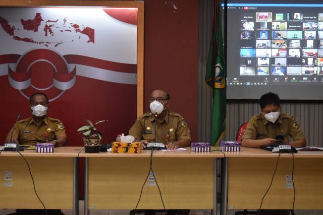 PENDANAAN: Asisten Bidang Pemerintahan Setda Tala Bambang Kusudarisman saat memberikan arahan Perbub Penanganan Covid-19