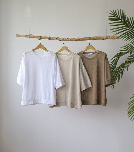 EARTH TONE: Kaus oblong bernuansa warna earth tone menjadi varian baru yang digemari. | FOTO: PINTEREST