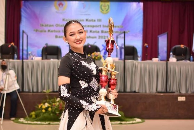 BERKAT ORANG TUA: Dancer IODI Kota Banjarmasin, Cinta Dinda Kajol Triana bertekad meraih prestasi terbaik buat Kota Banjarmasin di ajang Porprov XI Kalsel 2022 Kandangan.
