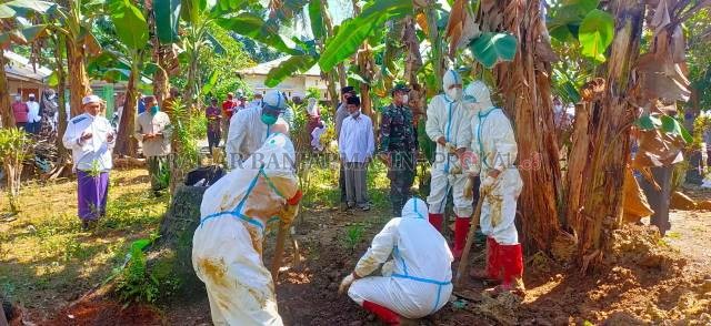 PEMAKAMAN UMUM: Di Hulu Sungai Tengah orang meninggal karena Covid-19 dimakamkan di pemakaman umum. Pemkab HST tak memiliki lahan khusus untuk jenazah Covid-19.