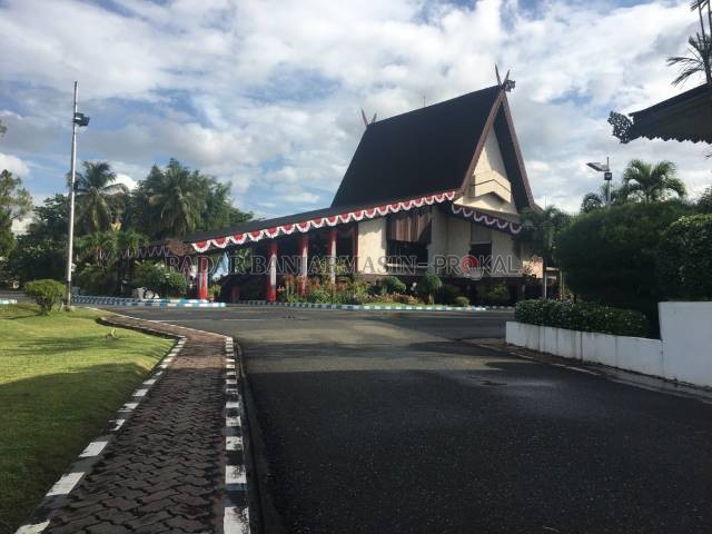 LAMA TAK DIHUNI: Rumah dinas Wakil Gubernur Kalsel di di Jalan R Suprapto Banjarmasin.  Di era Rudy Resnawan rumah ini jarang ditempati. | FOTO: M OSCAR FRABY/RADAR BANJARMASIN