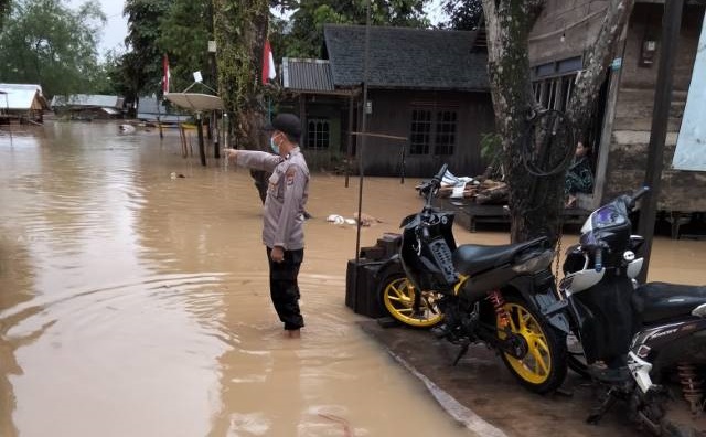TERENDAM: Sedikitnya ratusan rumah di Kecamatan Satui terendam banjir sejak pagi tadi
