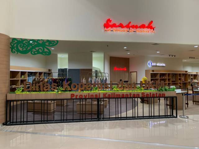 BEROPERASI: Bandara Internasional Syamsudin Noor kini memiliki gerai khusus Usaha Kecil dan Menengah (UKM). | FOTO: AP 1 FOR RADAR BANJARMASIN.