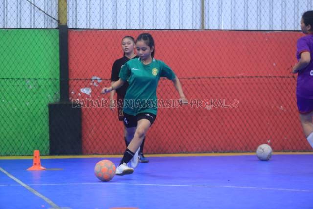 SIAPKAN PENGGANTI: Tim futsal putri kota Banjarmasin kehilangan dua pemain andalan.