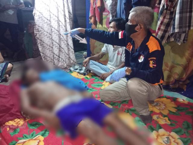 BUNUH DIRI : M, warga Desa Anjir Serapat Baru yang ditemukan gantung diri di pohon akasia.