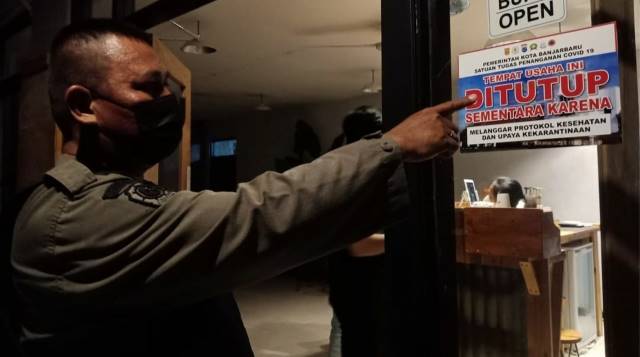 DISEGEL: Salah satu usaha kafe di Banjarbaru yang sempat disegel, kini pelaku usaha kafe dan sejenisnya ramai mengurus izin usahanya. | Foto: Instagram Satpol PP Banjarbaru
