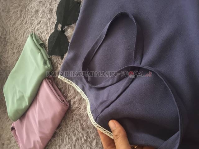 HITS: Bergo maryam adalah salah satu jenis hijab hits di tahun ini. Kainnya jatuh, nyaman dan terjangkau. | FOTO: TIA LALITA NOVITRI/RADAR BANJARMASIN