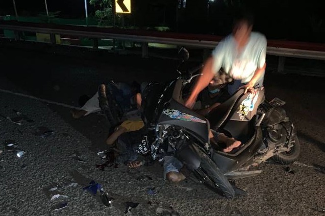 OLENG: Kecelakaan dan tabrakan terjadi di kawasan Jembatan Rumpiang, Batola, Minggu (29/8) sekitar pukul 00.30 Wita. Satu orang pengendara tewas saat dirawat di RSUD Abul Aziz Marabahan.