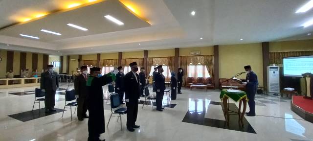 BERUBAH : Bupati Tala HM Sukamta melantik 12 pejabat tinggi pratama di Gedung Sarantang Seruntung, Senin (30/8).