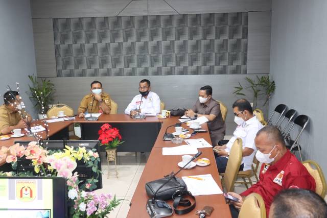 RAPAT KERJA: DPRD Kota Banjarbaru dengan DLH Banjarbaru
