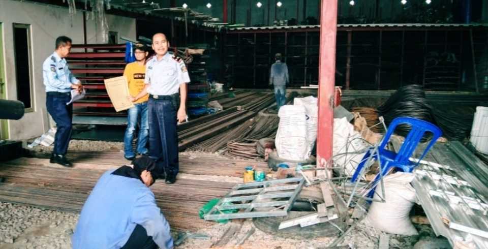 PERHATIAN: WBP mendapatkan pelatihan skill berupa las listrik sebelum bebas penuh dari Bapas Amuntai. | Foto: Bapas Amuntai untuk Radar Banjarmasin