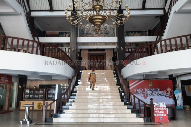 KANTOR WALI KOTA: Lobi Balai Kota di Jalan RE Martadinata. Sampai hari ini, posisi sekdako masih lowong. | FOTO: WAHYU RAMADHAN/RADAR BANJARMASIN