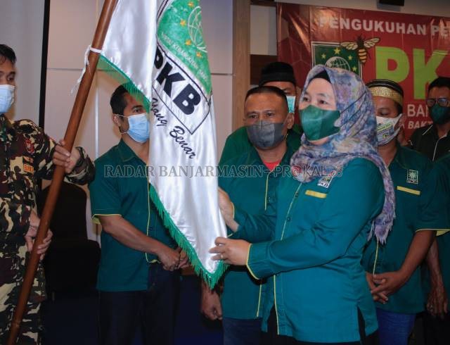 TERPILIH LAGI: Ririek Sumari dikukuhkan dalam Muscab PKB Banjarbaru pada Minggu (12/9) sore. | Foto: Muhammad Rifani/Radar Banjarmasin