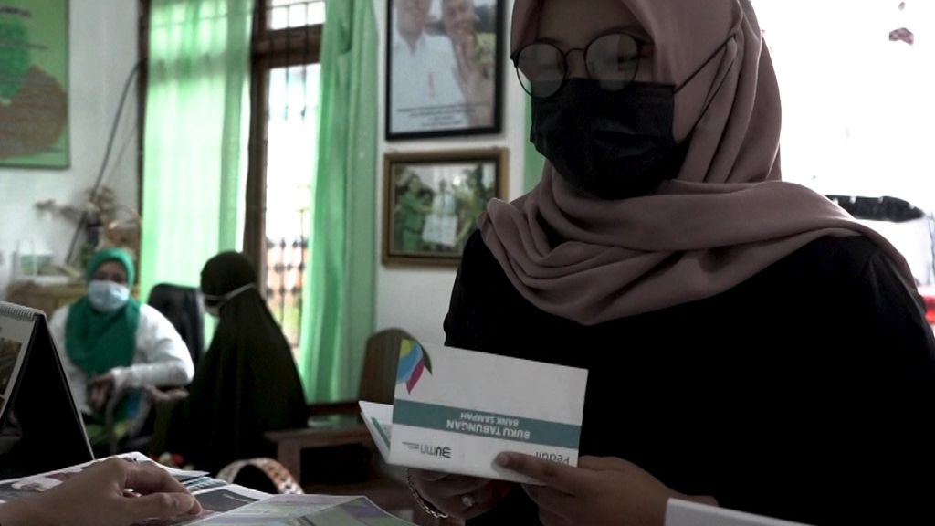 BERNILAI: Berkat hasil kerjasama bersama dengan PLN, Bank Sampah Sekumpul kini berhasil menjadi pelopor bank sampah di Provinsi Kalimantan Selatan untuk pemanfaatan sampah rumah tangga menjadi barang yang bernilai. | FOTO: PLN FOR RADAR BANJARMASIN. 