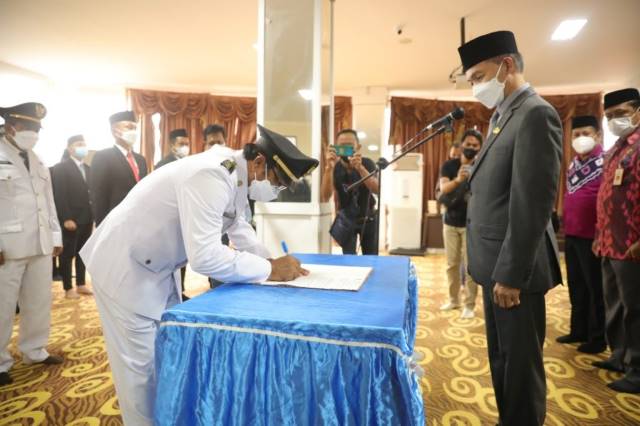 AMANAH: Sekda Pemkab Tanbu Ambo Sakka melantik sedikitnya 60 pejabat.