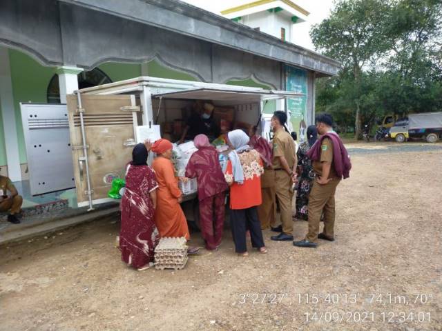 INOVATIF: Pemkab Tanbu melayani masyarakat pelosok dengan program Si Toni Keliling. Program ini membantu mendatangkan sembako dengan harga murah bagi warga desa.