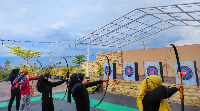 FASILITAS: Grand Dafam Q Banjarbaru menyediakan fasilitas area panahan untuk pengunjung atau tamu hotel. | Foto: Dafam for Radar Banjarmasin