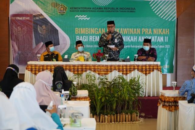 BEKAL: Pemkab Tanah Bumbu bekerja sama dengan Kemenag memberikan bimbingan pra nikah kepada para pelajar di Hotel Ebony, Kamis (23/9).