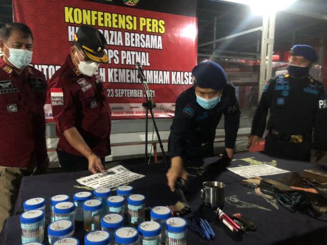 MENDADAK: Suasana razia di Lapas Kelas 2A Kotabaru.