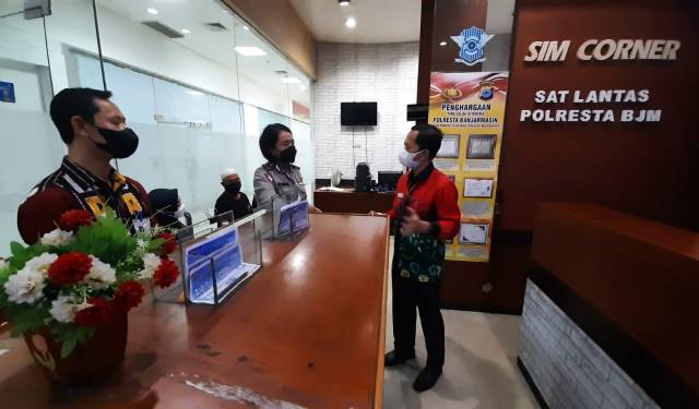 SIM CORNER: Warga berharap layanan SIM Corner di Duta Mall lekas dibuka karena sangat memudahkan urusan.