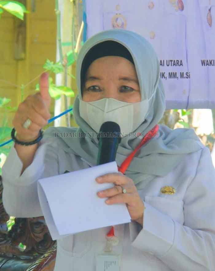 DIPANGGIL KPK: Anisah Rasyidah, istri Bupati Hulu Sungai Utara Abdul Wahid diperiksa KPK sebagai saksi dugaan korupsi di HSU.
