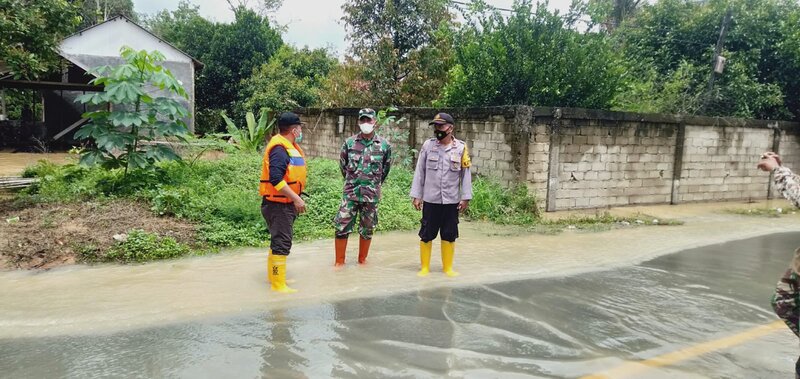 SUDAH SURUT: Kondisi Desa Namun di Kecamatan Jaro yang sudah surut akibat banjir tujuh jam sejak malam kemarin.