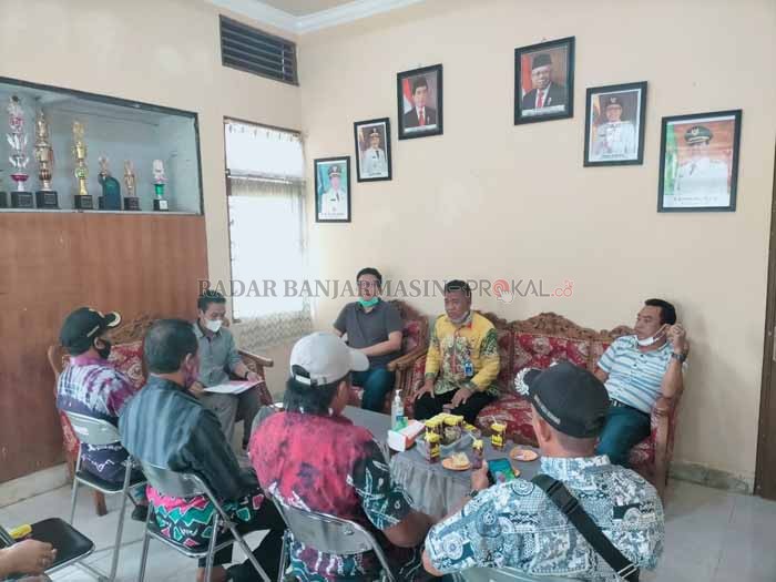 KUMPUL: Tiga kepala desa di Kecamatan Bakarangan menandatangani MoU dengan PT Ananda Arinda Arsindo untuk pembangunan SPPBUMDes yang dikelola BUMDesma.