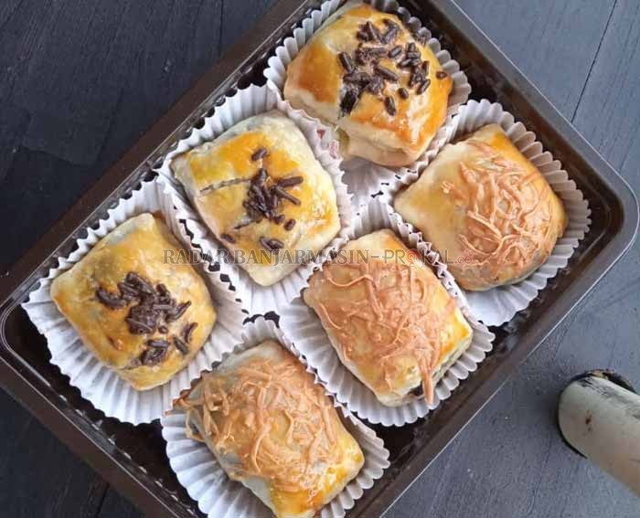 DIBALUT PASTRI: Tak hanya digoreng, pisang matang juga bisa dikreasikan jadi lebih kreatif. Salah satunya seperti bolen. | FOTO: RIHANI FOR RADAR BANJARMASIN