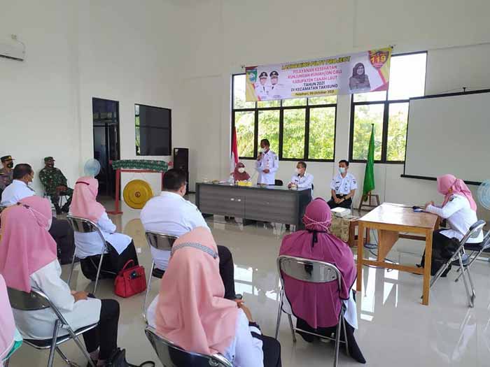 LAUNCHING : Bupati Tala HM Sukamta saat meresmikan peluncuran program pelayanan kesehatan kunjungan rumah di Takisung.