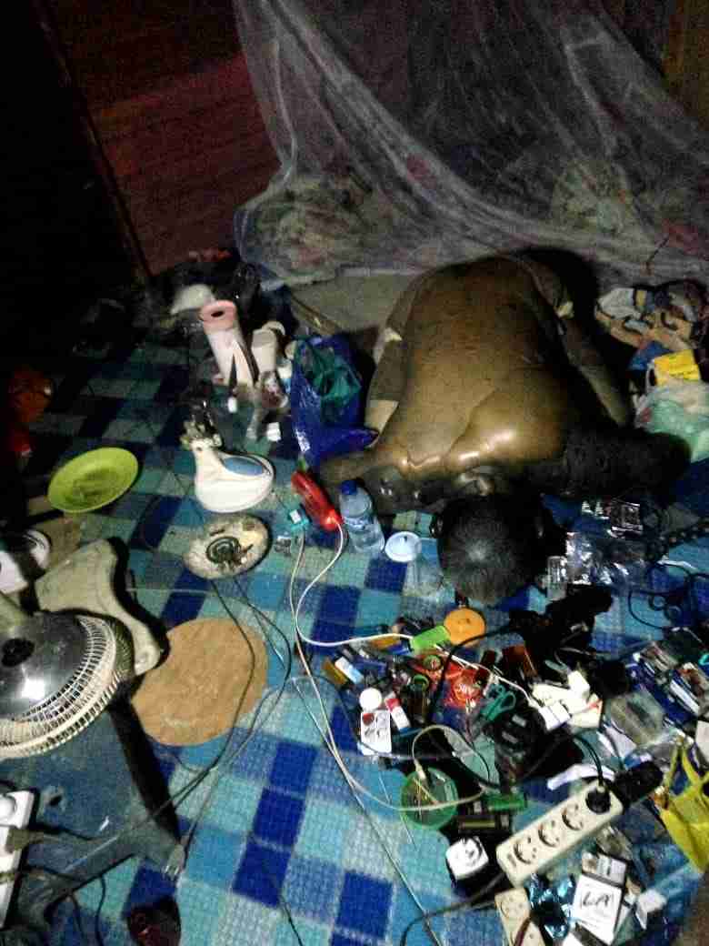 MEMBUSUK-Mantan konsultan ini ditemukan tewas membusuk setelah dua hari tak keluar rumah.