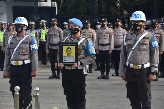 DISANKSI: Foto anggota Polres Tala yang diberikan sanksi PTDH di Lapangan Apel Mapolres Tala, Senin (11/10).