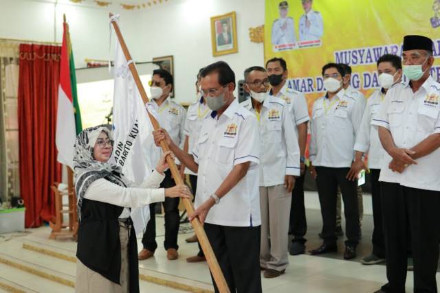 MENINGGAL DUNIA : Almarhum H Rusli atau yang dikenal haji Luli, bebera waktu lalu saat terpilih sebagai ketua Kadin Batola secara aklamasi untuk periode 2021-2026.