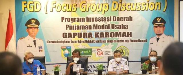 BUKA: Bupati Tala HM Sukamta membuka acara FGD Gapura Karomah di Hotel Rodhita Banjarbaru, Rabu (3/11). Foto: Prokopim