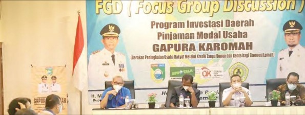 DISKUSI: Focus Grup Discussion (FGD) Program Investasi Daerah Gerakan Peningkatan Usaha Rakyat Melalui Kredit Tanpa Bunga dan Rente bagi Ekonomi Lemah (Gapura Karomah) di Hotel Rodhita Banjarbaru.