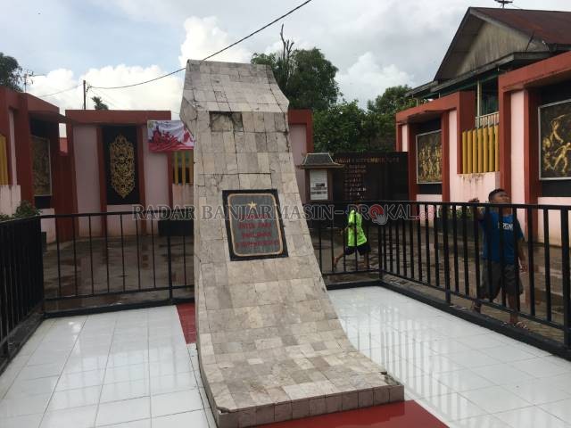 UNTUK MENGENANG: Tugu 9 November di Banua Anyar, Banjarmasin yang didirikan untuk mengenang pertempuran 9 November 1945. | FOTO: M OSCAR FRABY/RADAR BANJARMASIN