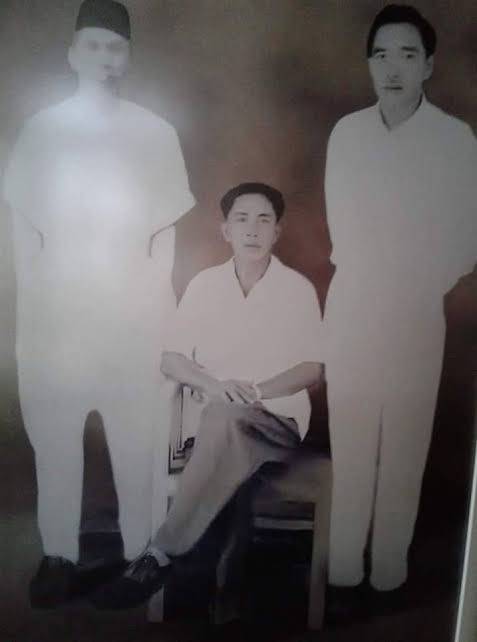 PEJUANG: Damanhuri (tengah) dikenang warga Barabai sebagai pahlawan.