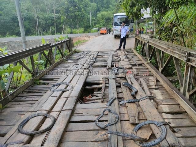 SUDAH REOT: Jembatan Tanuhi bakal dibangun baru untuk dukungan kepada objek wisata Loksado.