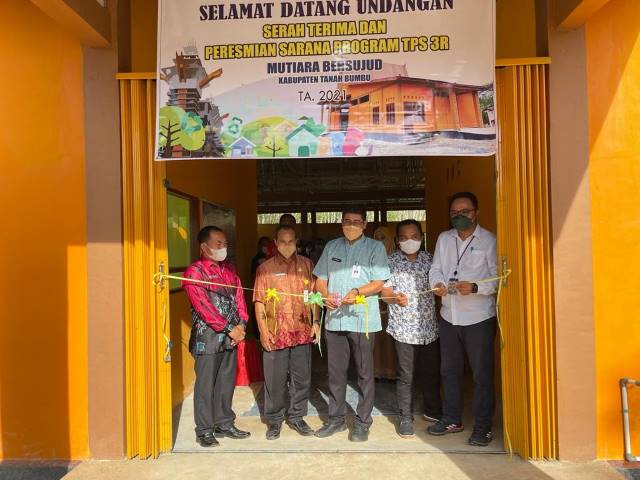 MASIH MISTERI: Korban harus menjalani operasi. Masih belum diketahui mengapa Roni bisa ditemukan berdarah-darah seperti ini. | FOTO: RELAWAN MANDALAN RESCUE FOR RADAR BANJARMASIN