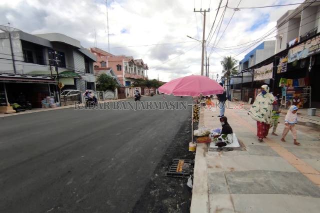 RAMPUNG: Pelebaran jalan, pembangunan trotoar dan drainase di Jalan Masjid Jami akhirnya rampung. Selanjutnya, pemko fokus pada Jembatan Sulawesi II.