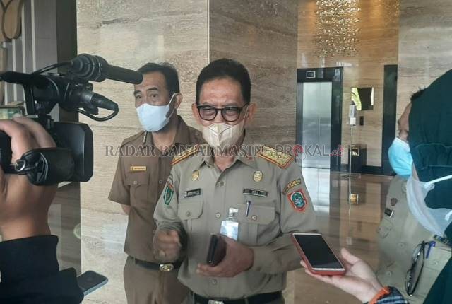 WAWANCARA: Kepala Disnakertrans Kalsel, Siswansyah menjelaskan tentang job fair yang digelar secara daring. | FOTO: ENDANG SYARIFUDDIN/RADAR BANJARMASIN