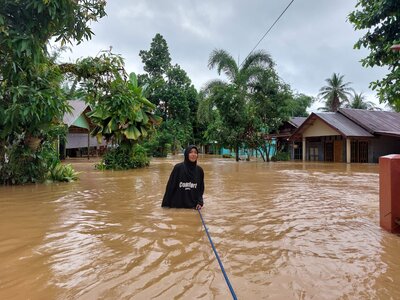 NAIK LEVEL: Bupati HST, Aulia Oktafiandi mengumumkan kenaikan status bencana dari siaga satu menjadi tanggap darurat bencana.